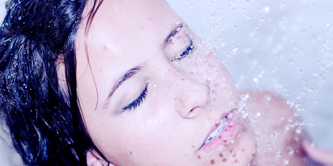 5 Best Face washes for Dry and Sensitive Types of Skin